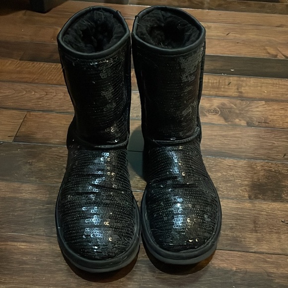 Ugg’s black sequined short cosmo boots Women’s size 6 Winter Bling - Picture 4 of 10